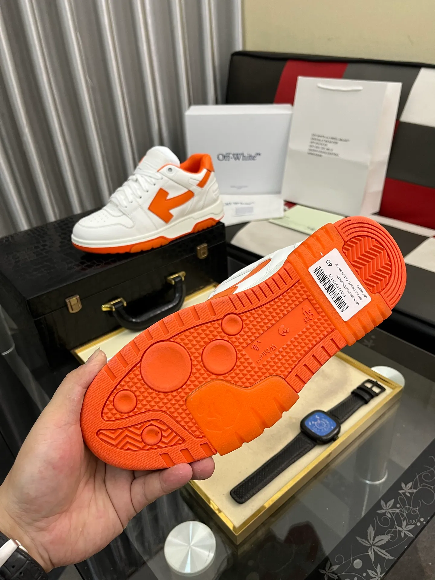 Men's shoes 💰600⌚️⌚️ OFF-White C/O VirGil Abloh fashionable and versatile casual shoes. Exclusive first release of the new model. Made of environmentally friendly cowhide leather and mesh fabric upper material. The insole is embedded with foam cushioning EVA material. The correct midsole is equipped with EVA lightweight cushioning. External tooth nail rubber outsole. The correct accessories can be customized simultaneously. Women's model: 35-40 Men's model: 39-45